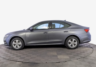 Подержанный автомобиль Skoda Octavia Liftback 2021 года (8 фото)