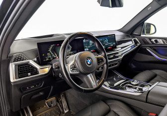Подержанный автомобиль BMW X5 2023 года (16 фото)