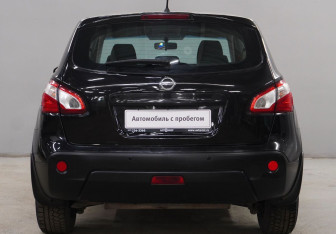 Подержанный автомобиль Nissan Qashqai 2012 года (6 фото)