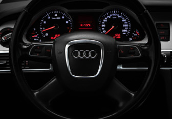 Подержанный автомобиль Audi A6 Sedan 2010 года (10 фото)