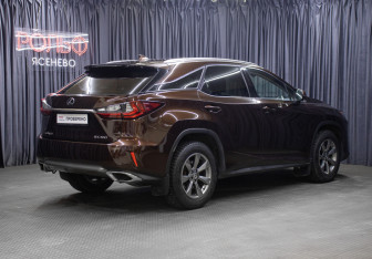 Подержанный автомобиль Lexus RX 2018 года (5 фото)