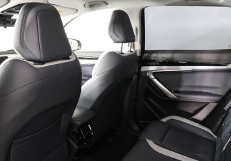 Подержанный автомобиль Geely Atlas 2024 года (12 фото)