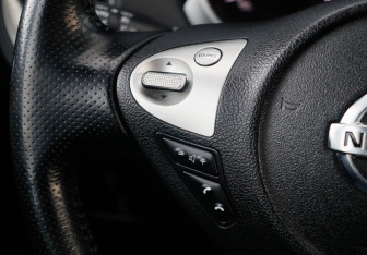 Подержанный автомобиль Nissan Juke 2012 года (24 фото)