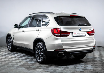 Подержанный автомобиль BMW X5 2016 года (7 фото)