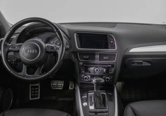Подержанный автомобиль Audi Q5 2015 года (13 фото)