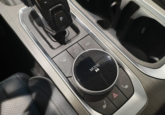 Подержанный автомобиль Jaecoo J7 2024 года (15 фото)