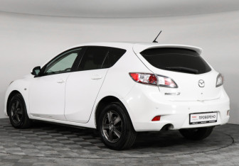 Подержанный автомобиль Mazda 3 Hatchback 2011 года (6 фото)