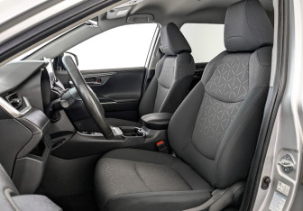 Подержанный автомобиль Toyota RAV4 2021 года (20 фото)