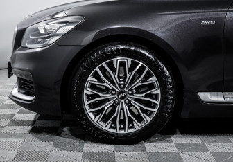 Подержанный автомобиль Kia K900 2019 года (15 фото)