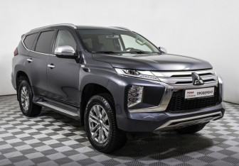 Подержанный автомобиль Mitsubishi Montero Sport 2022 года (3 фото)