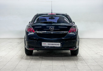 Подержанный автомобиль Opel Astra Hatchback 2011 года (5 фото)