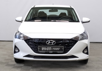 Подержанный автомобиль Hyundai Solaris Sedan 2021 года (2 фото)