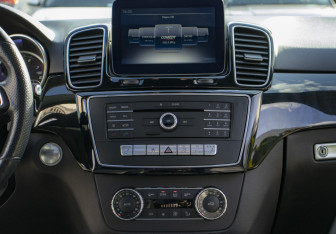 Подержанный автомобиль Mercedes-Benz GLE 2016 года (19 фото)