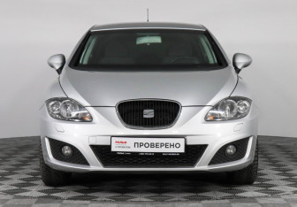 Подержанный автомобиль SEAT Leon Hatchback 2011 года (2 фото)