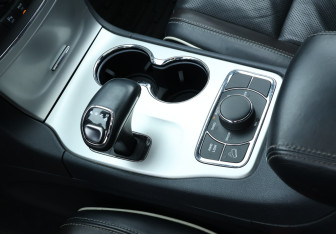 Подержанный автомобиль Jeep Grand Cherokee 2013 года (15 фото)