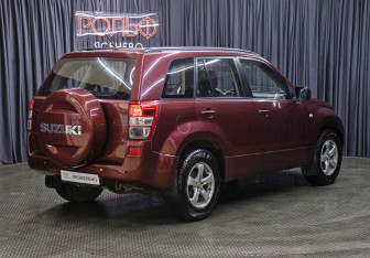 Подержанный автомобиль Suzuki Grand Vitara 2005 года (5 фото)