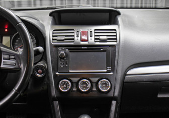 Подержанный автомобиль Subaru XV 2012 года (15 фото)