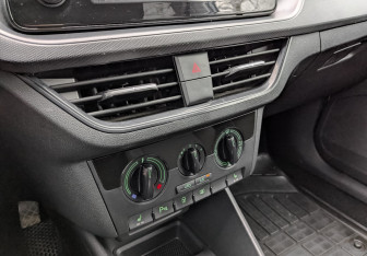 Подержанный автомобиль Skoda Rapid Liftback 2021 года (25 фото)