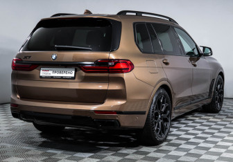 Подержанный автомобиль BMW X7 2019 года (5 фото)