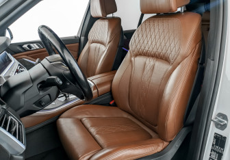 Подержанный автомобиль BMW X5 2018 года (20 фото)