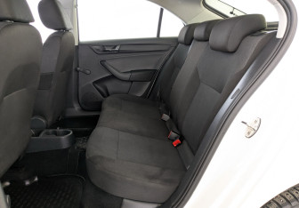 Подержанный автомобиль Skoda Rapid Liftback 2019 года (10 фото)