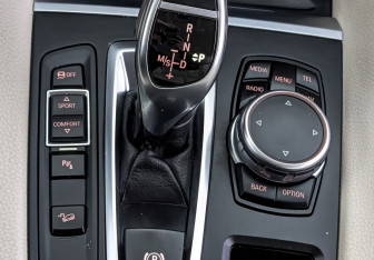 Подержанный автомобиль BMW X6 2015 года (30 фото)