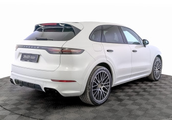 Подержанный автомобиль Porsche Cayenne 2021 года (5 фото)