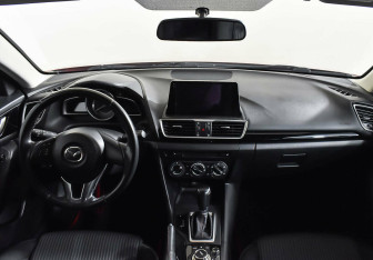 Подержанный автомобиль Mazda 3 Hatchback 2013 года (9 фото)