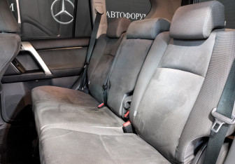 Подержанный автомобиль Toyota Land Cruiser Prado 2011 года (18 фото)