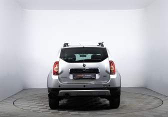 Подержанный автомобиль Renault Duster 2012 года (6 фото)