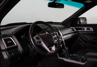 Подержанный автомобиль Ford Explorer 2014 года (12 фото)