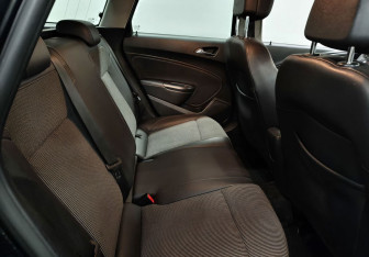 Подержанный автомобиль Opel Astra Wagon 2013 года (13 фото)