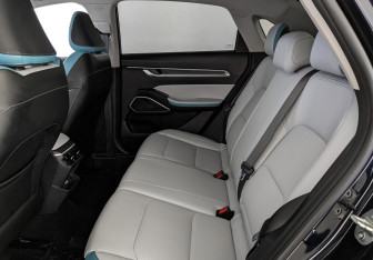 Подержанный автомобиль Geely Emgrand 2023 года (18 фото)