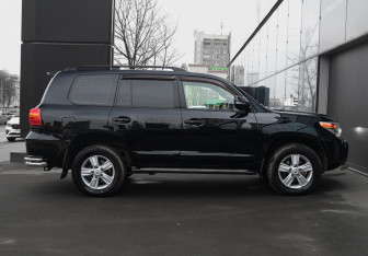 Подержанный автомобиль Toyota Land Cruiser Suv 2012 года (4 фото)