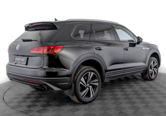Подержанный автомобиль Volkswagen Touareg 2020 года (5 фото)