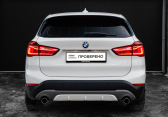 Подержанный автомобиль BMW X1 2017 года (5 фото)
