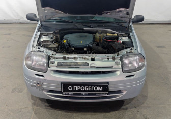 Подержанный автомобиль Renault Clio Sedan 2001 года (15 фото)