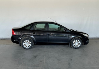 Подержанный автомобиль Ford Focus Sedan 2011 года (7 фото)