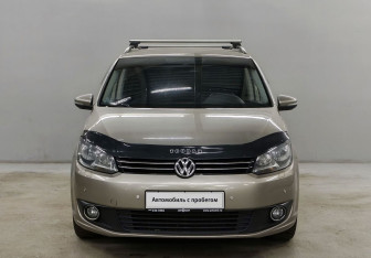 Подержанный автомобиль Volkswagen Touran 2013 года (2 фото)