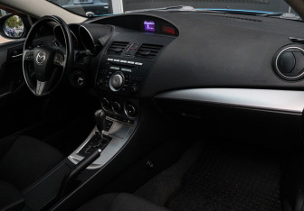 Подержанный автомобиль Mazda 3 Sedan 2011 года (7 фото)