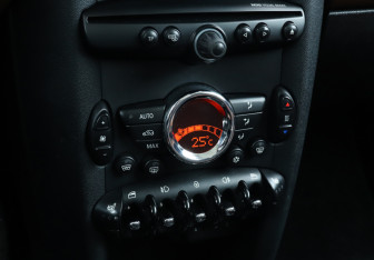 Подержанный автомобиль MINI Hatch 2010 года (14 фото)