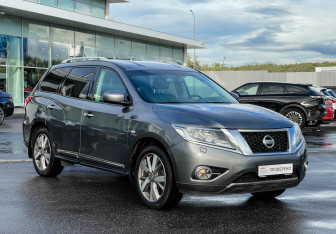Подержанный автомобиль Nissan Pathfinder 2014 года (3 фото)