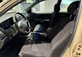 Подержанный автомобиль Hyundai Sonata 2004 года (5 фото)