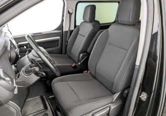 Подержанный автомобиль Peugeot Traveller 2022 года (20 фото)