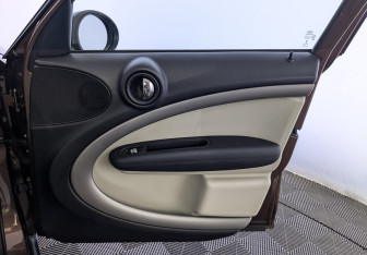 Подержанный автомобиль MINI Countryman 2015 года (25 фото)