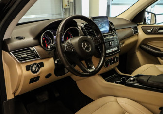 Подержанный автомобиль Mercedes-Benz GLE 2015 года (7 фото)