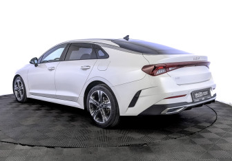 Подержанный автомобиль Kia K5 2023 года (7 фото)