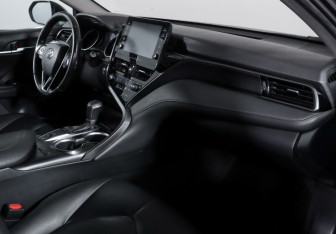 Подержанный автомобиль Toyota Camry Sedan 2021 года (9 фото)