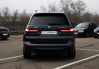 Подержанный автомобиль BMW X7 2020 года (6 фото)