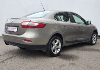 Подержанный автомобиль Renault Fluence 2012 года (5 фото)